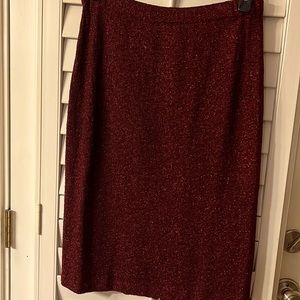 Metallic burgundy skirt evening , St. John size 10,27 inches long.